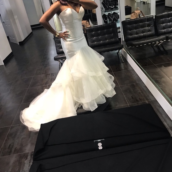 Wedding Dress - Picture 3 of 8